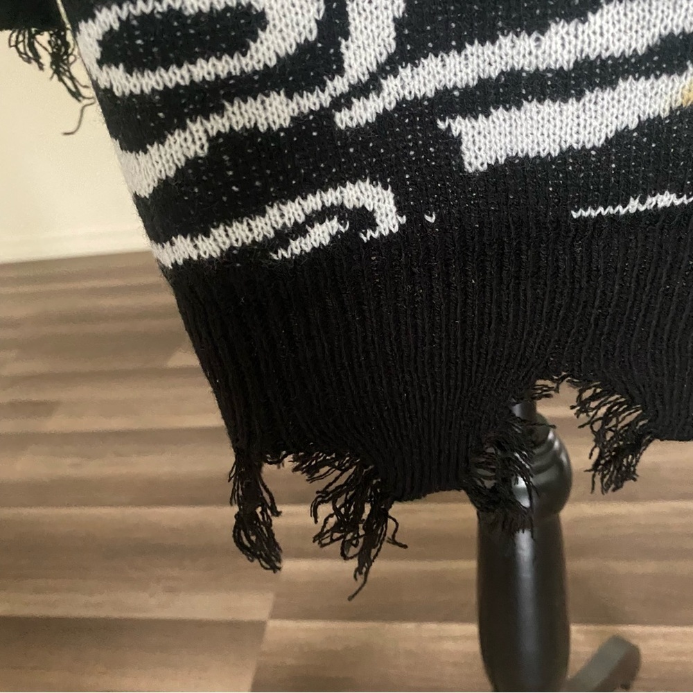 Mini Black and White Dress with Fringe and V-neck - Picture 4 of 9